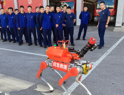 <b>武漢世隆科技赴荊門市消防救援支隊(duì)開展水炮滅火四足機(jī)器人消防演練</b>